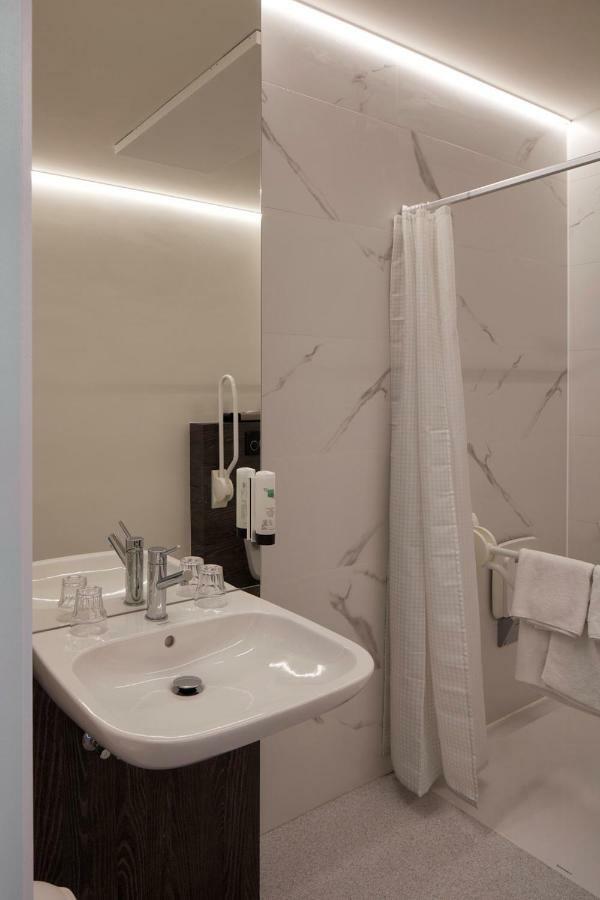 Alpha Hotel And Aparthotel Τιένεν Εξωτερικό φωτογραφία